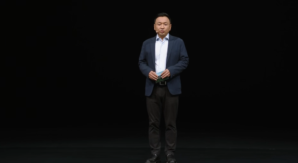 华为系首款旅行车30.98万开卖！余承东朝百万销量发起冲锋，北汽董事长现场表决心