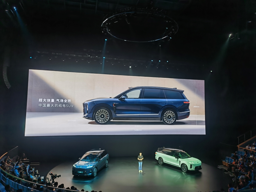 李斌豁出去了!全新ES8预售比老款便宜12万,蔚来美股大涨超10%