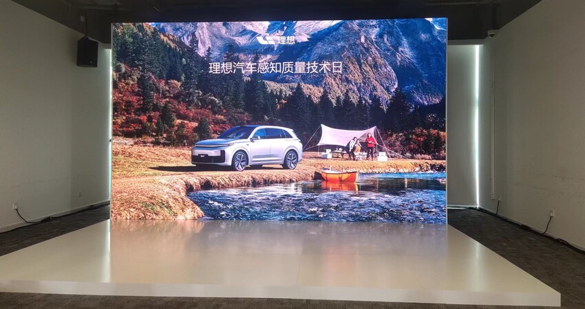 和宝马奔驰同台对比，理想汽车要靠“豪华感”冲击月销四万？