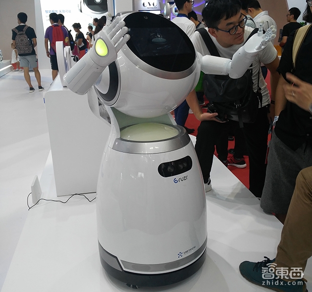 15家井喷入市!服务机器人彻底火了!