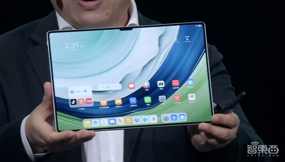 华为史上最燃发布会!麒麟鸿鹄自研芯片炸场,刘德华手持Mate 60“超大杯”现身