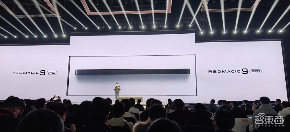 AI大模型落地游戏手机!红魔9 Pro续航破9小时,全球首个5000分区MiniLED显示器