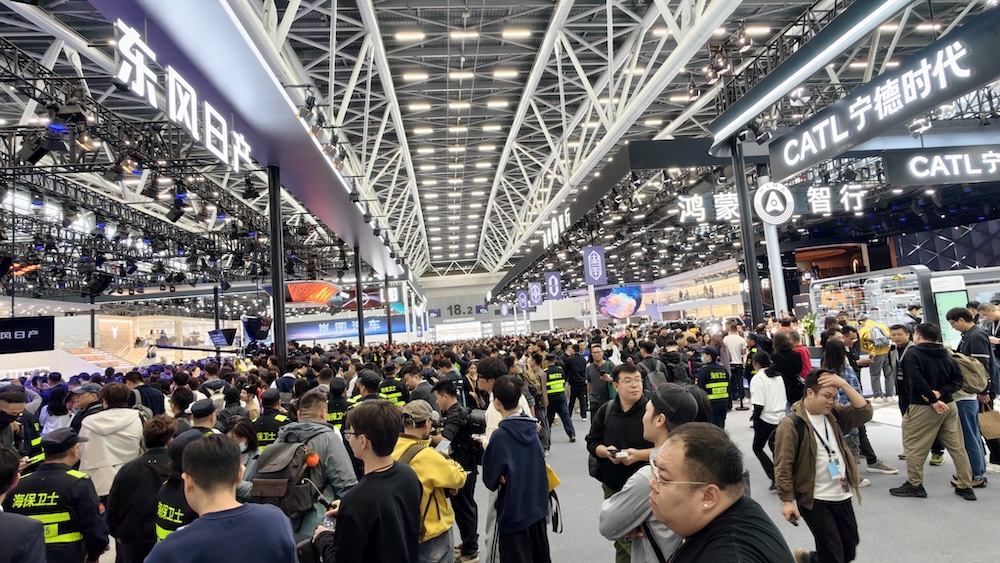 五大趋势看懂2025广州车展：增程纯电对攻，智驾成最大变量，华为稳坐“隐形C位”