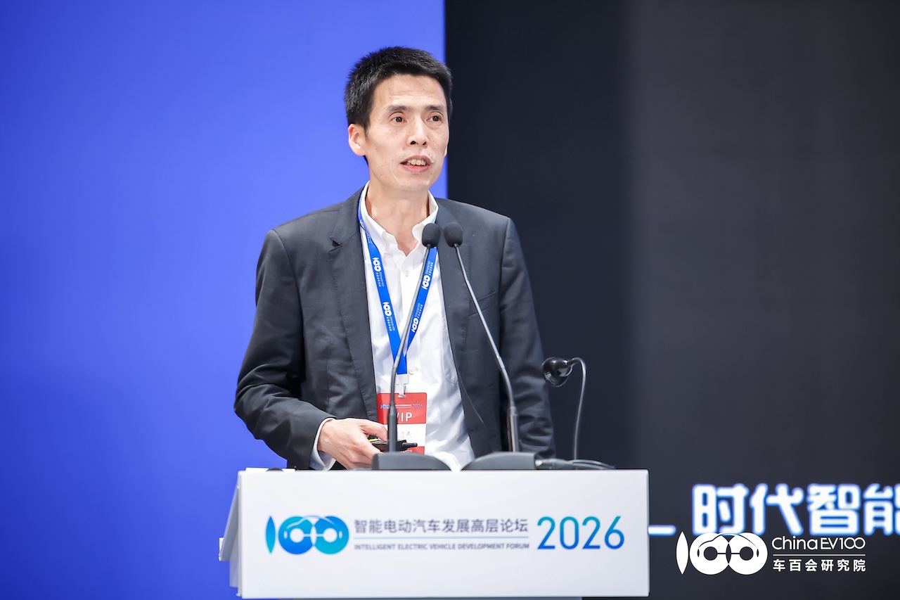 车圈智能化下半场打法变了！基座模型物理AI重构智驾，L4不能再打价格战