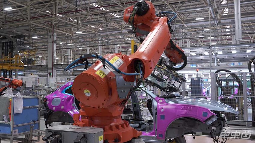 问界“换舵手”惊爆车圈 华为赛力斯合作上演第二季