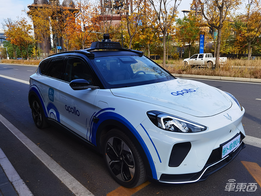 首钢园试乘百度第五代无人车:手机就能叫车,车内真无人