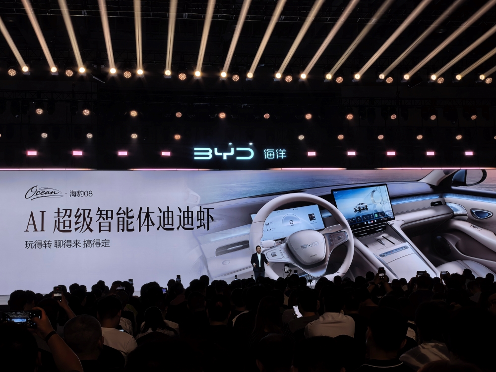 比亚迪海洋旗舰家轿19.69万起开卖！云辇-A、后轮转向、天神之眼B全上车
