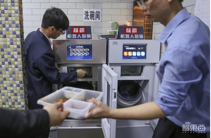 AI衣食住落地图鉴：灶台上炒菜、两天砌一栋房、还能看图织毛衣