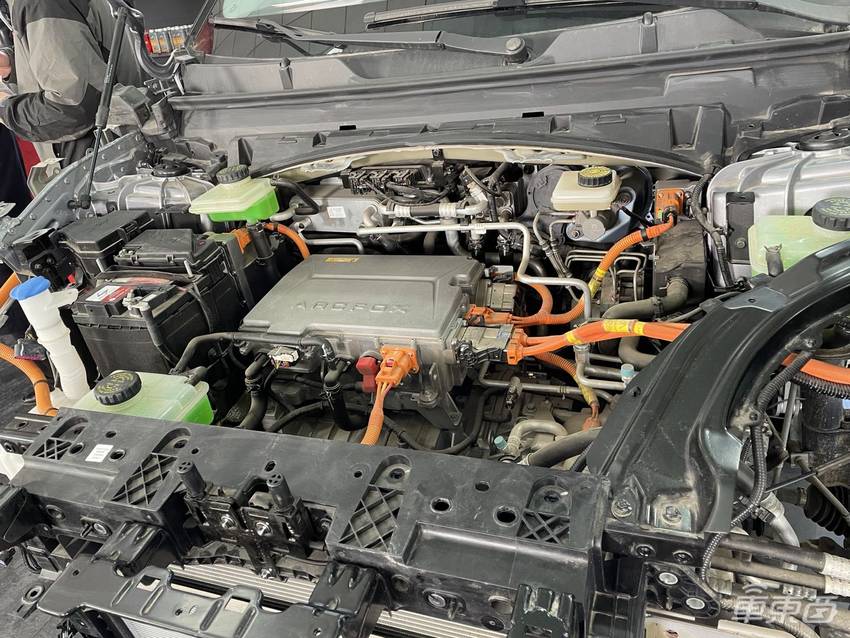 拆车看内核:极狐能否越级叫板蔚来ES6?