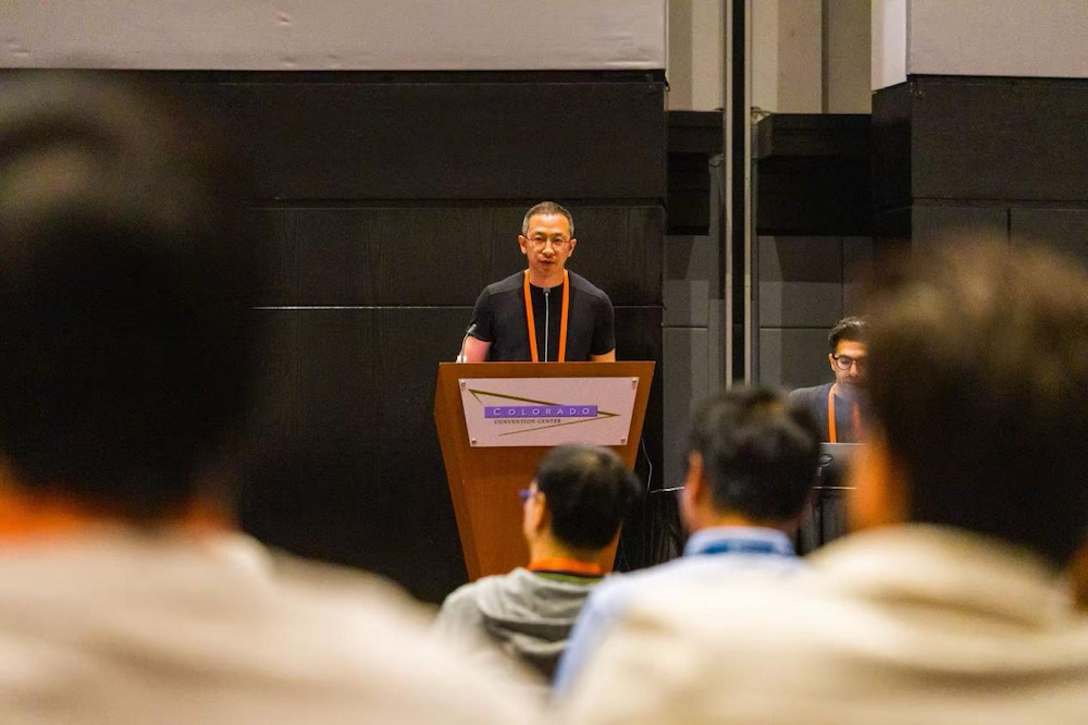 小鹏智驾一把手AI顶会演讲：VLA和世界模型不对立，基座模型才能通往L4