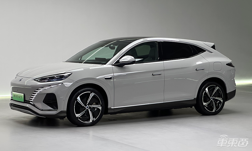 静态体验腾势N7智能座舱:车内两台平板电脑,空调系统有惊喜!