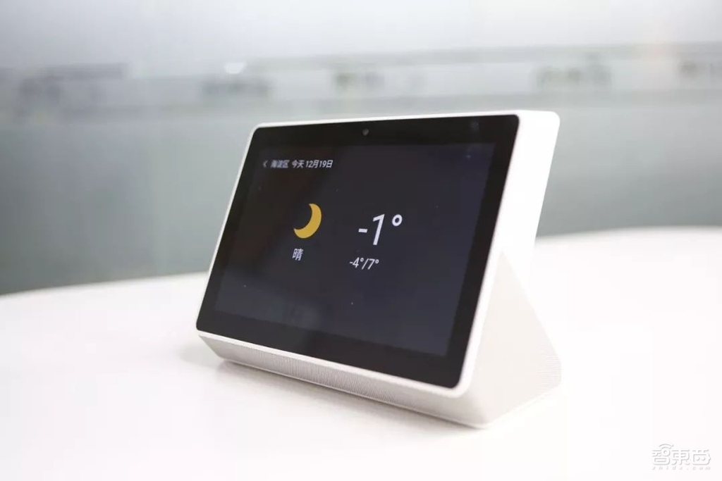 腾讯叮当智能屏发布!超远语音识别,智能音箱上的视听盛宴!