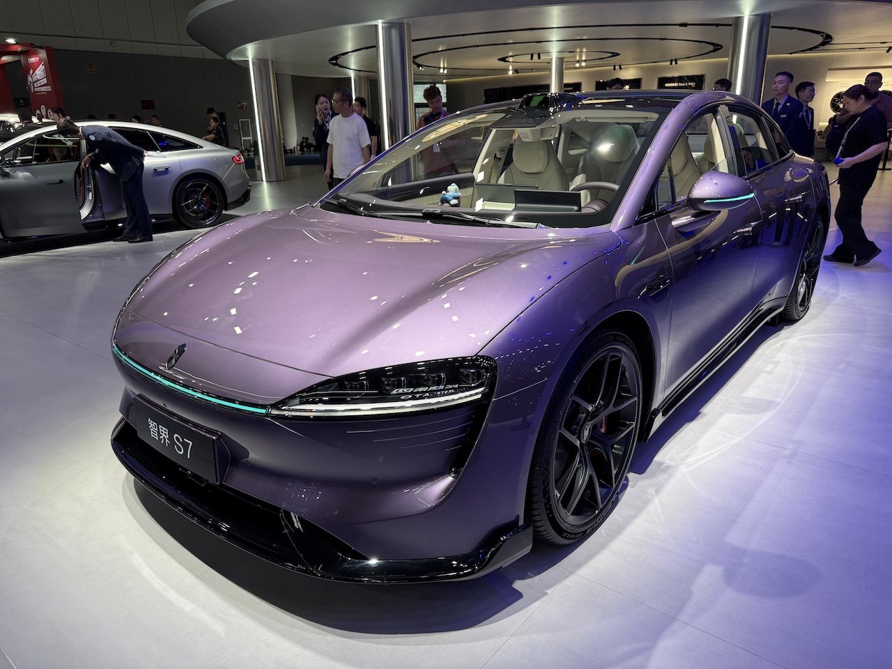 洋豪品牌一个没来！国产车价格战现场开打，暴走3万步看成都车展六大真相