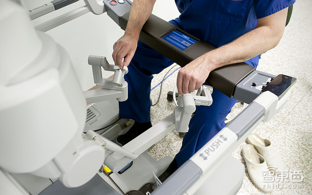 后空翻算啥 达芬奇手术机器人告诉你什么叫“逆天”!