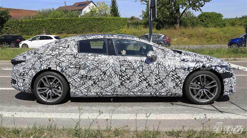 奔驰旗舰电动轿车谍照曝光:加入隐藏把手 或明年发布