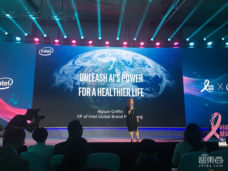为打好用AI呵护女性这张牌!英特尔Logo首次粉色登场