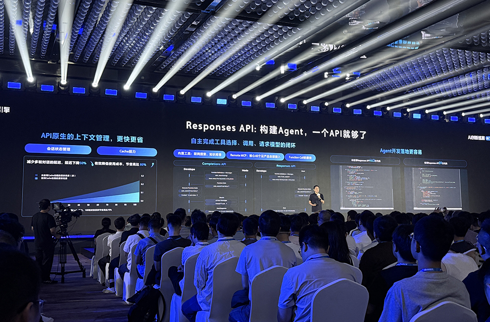 豆包最强AI修图模型来了!动嘴就能精准P图,扣子开源版上线,还搞定同声传译