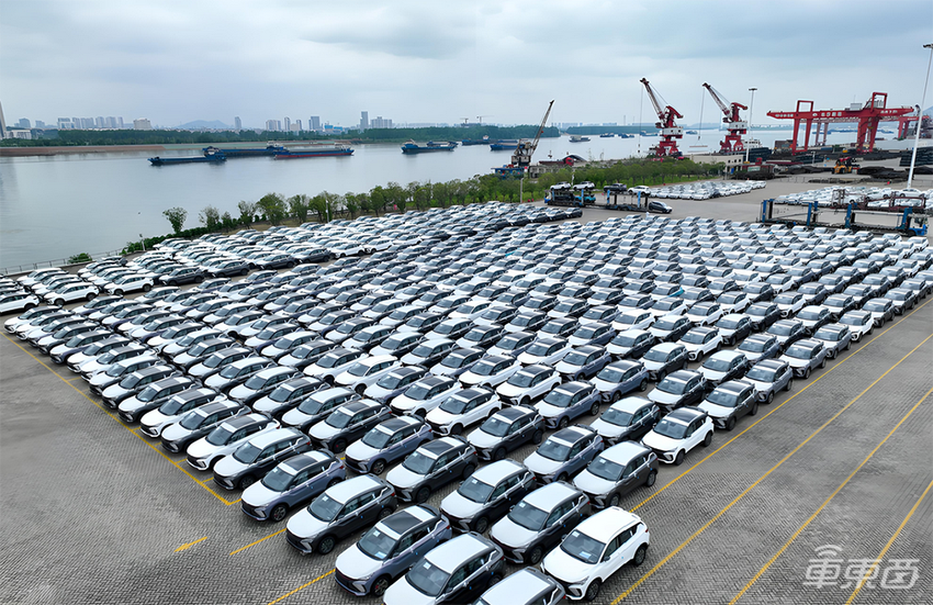 吉利上演“智能”逆袭！全域AI是关键，加速体系化竞争