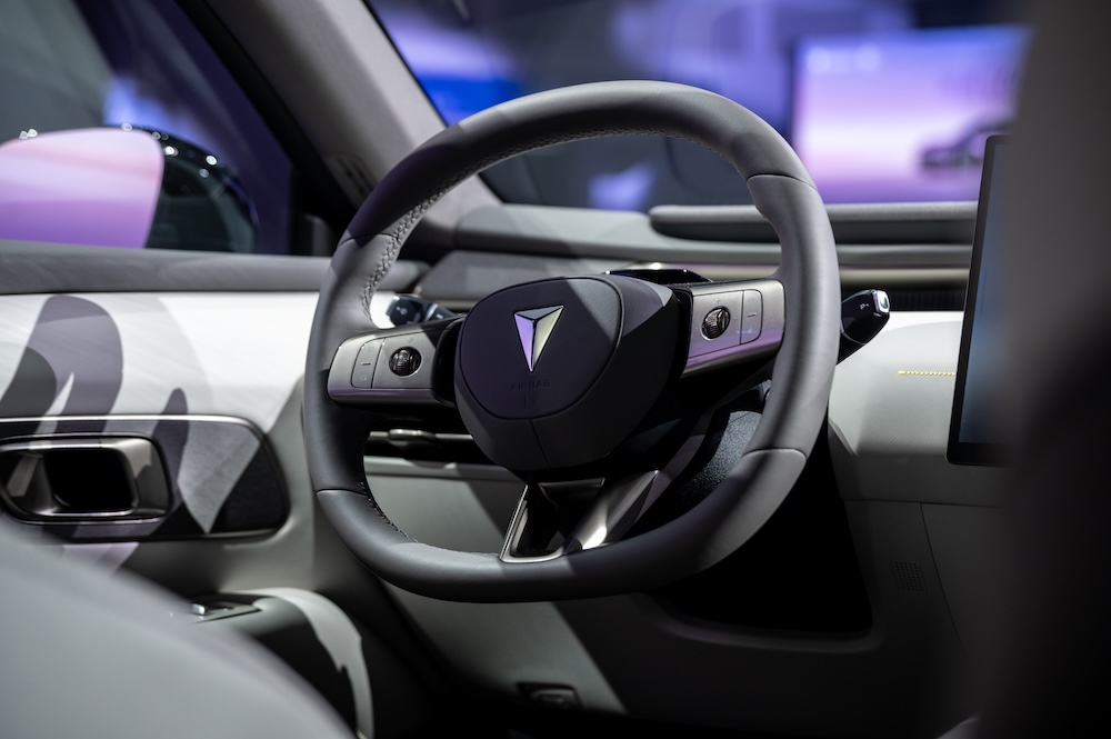 深蓝L06 13.29万元起卖!3纳米车规座舱芯片上车,全系标配激光雷达