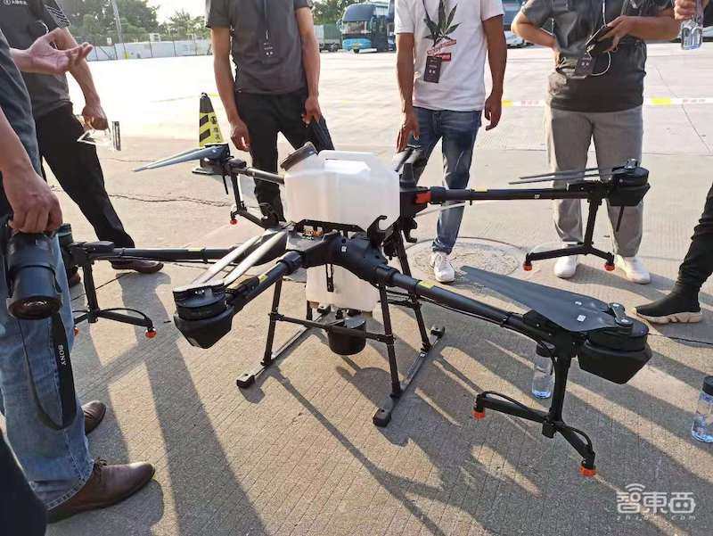 大疆推新款植保无人机,最快15分钟充满电!全球服务面积已超5亿亩