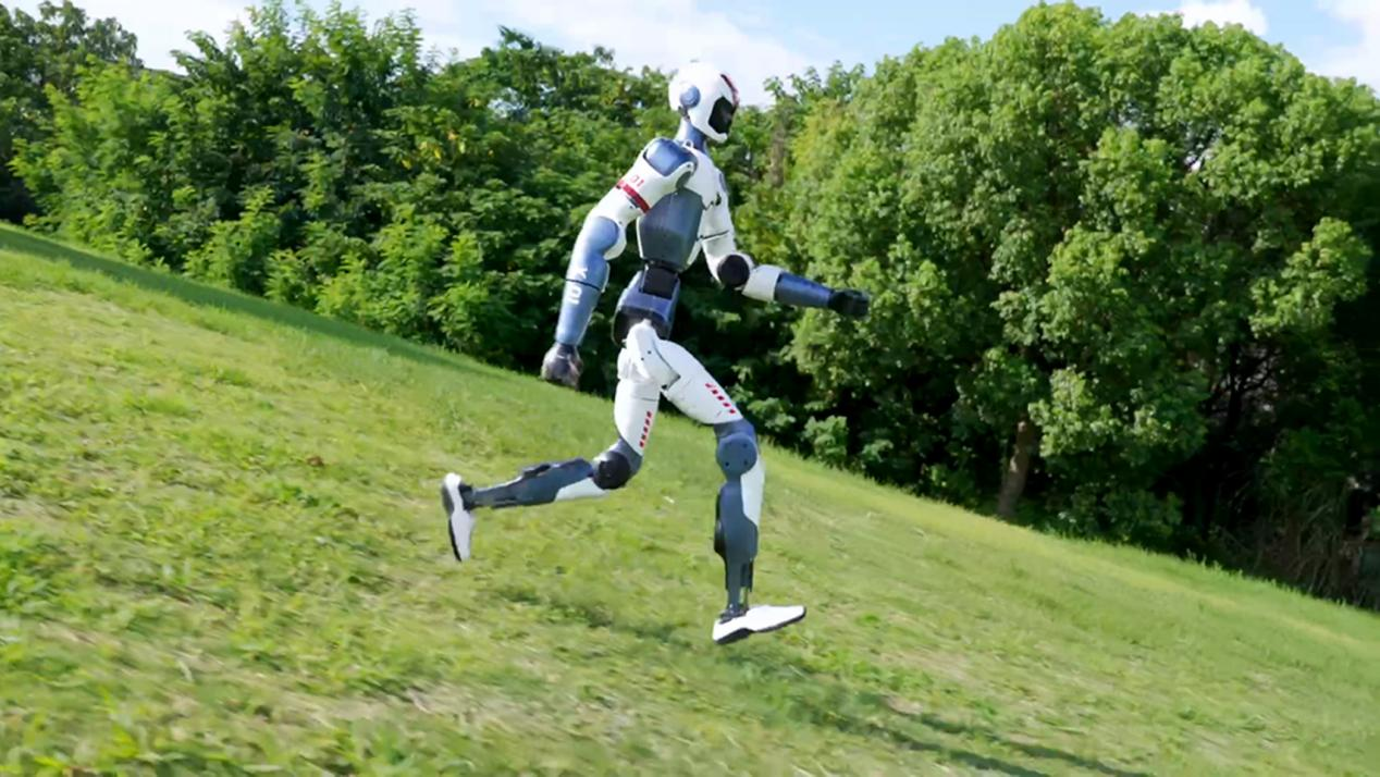 年销5500台全球第一,谁在买宇树的人形机器人?