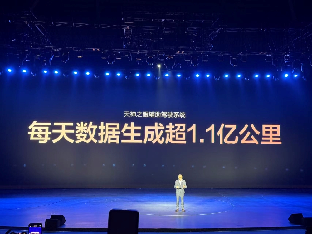 腾势新车低于预售2万开卖干崩服务器!高管剧透:跑车明年一定上