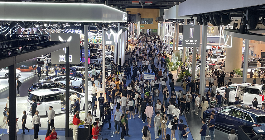 成都车展首日：比亚迪长城正面过招，合资车企且战且退