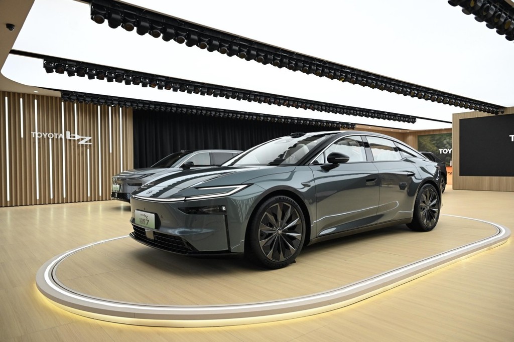 合资首搭鸿蒙系统,丰田推自研纯电王牌铂智7