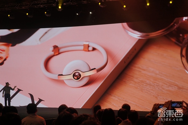 华米推299元Amazfit手环 陶瓷材质进军时尚圈