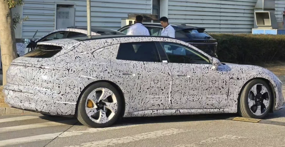 上汽新车撞脸小米SU7!首款车上市仨月销量下滑3成,总裁开年拜访任正非