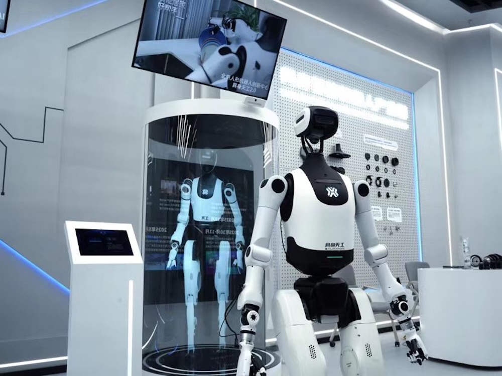 首个通过国标的具身VLA开源了，北京人形把机器人拉回“干活现场”