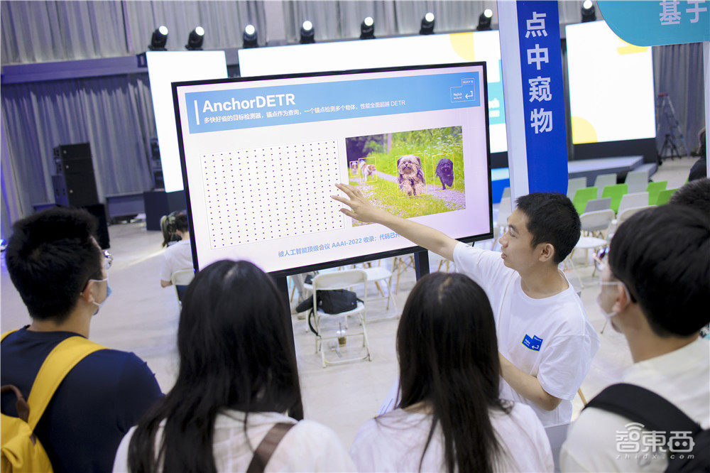 裸手玩VR、线稿变3D人、充电宝上跑AI…旷视大秀AI技术生产力