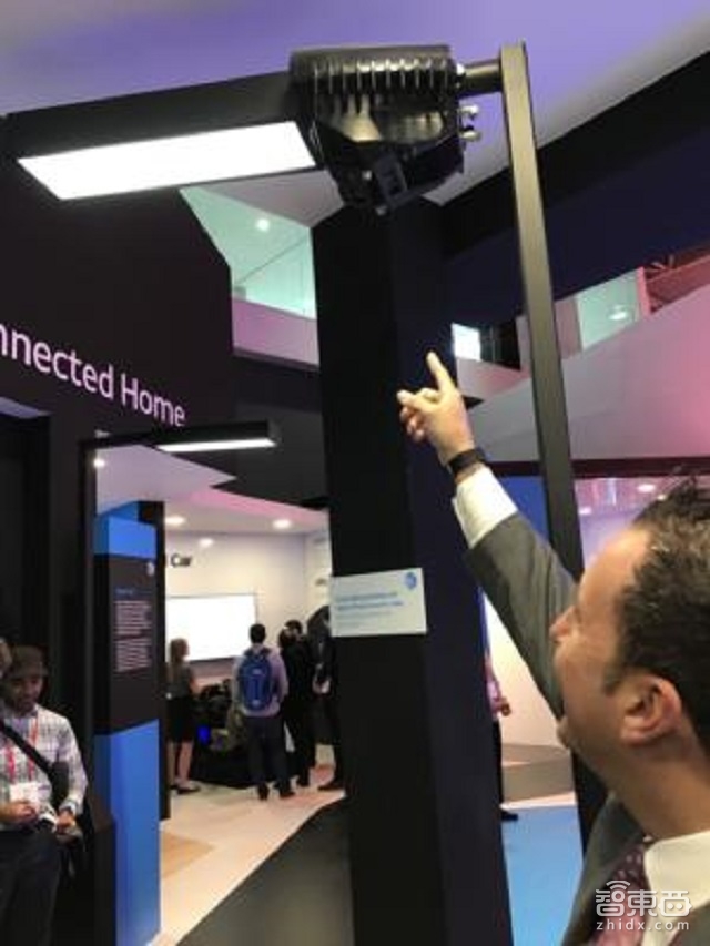 电线杆成信息中枢 MWC不只是5G:智能城市来了!