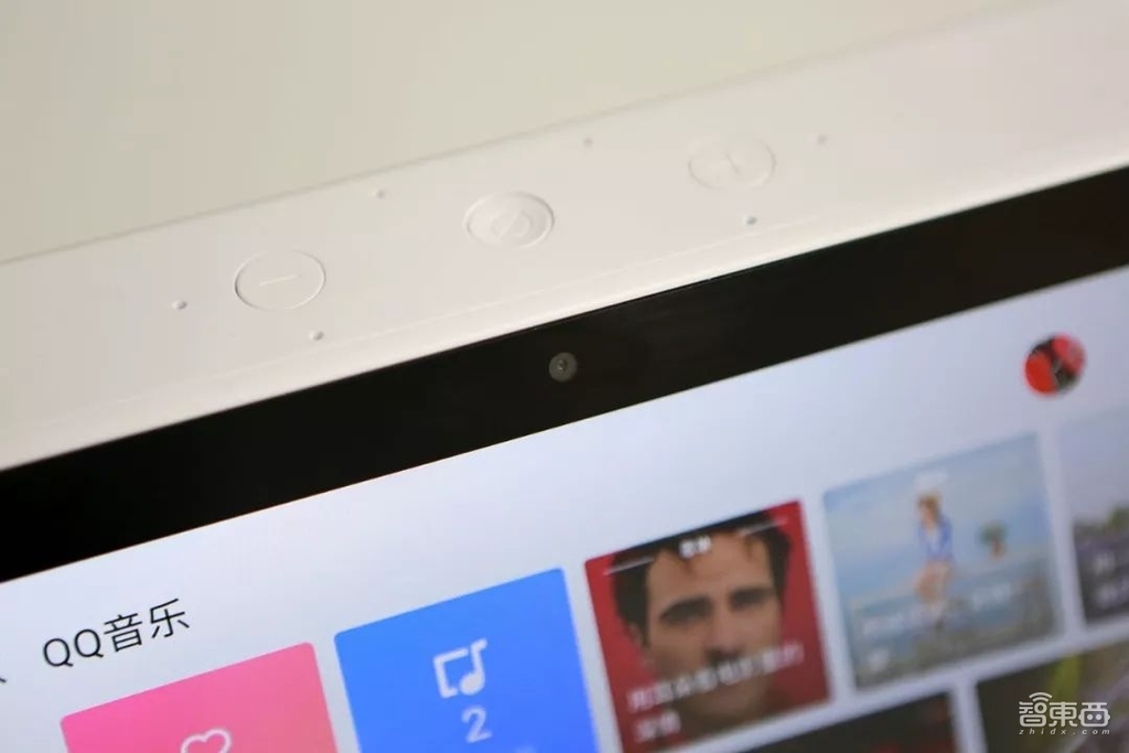 腾讯叮当智能屏发布!超远语音识别,智能音箱上的视听盛宴!