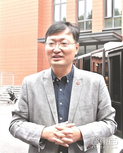 上海交大学霸出手！造无人巴士微信就能约