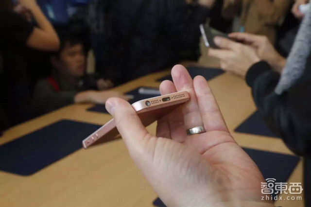 苹果iPhone SE发布现场真机美图