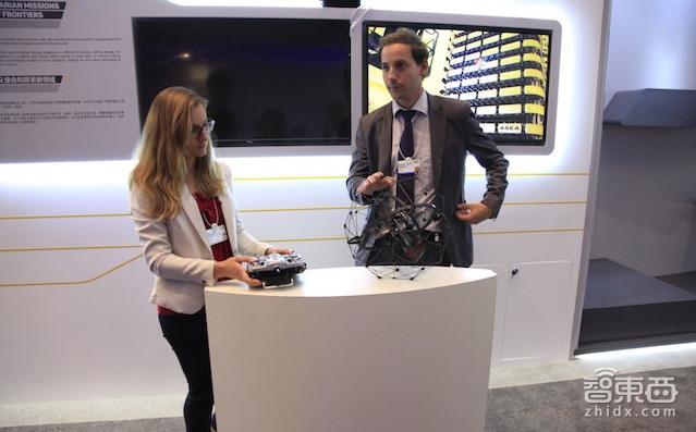 登上大雅之堂 盘点达沃斯论坛上的八大机器人