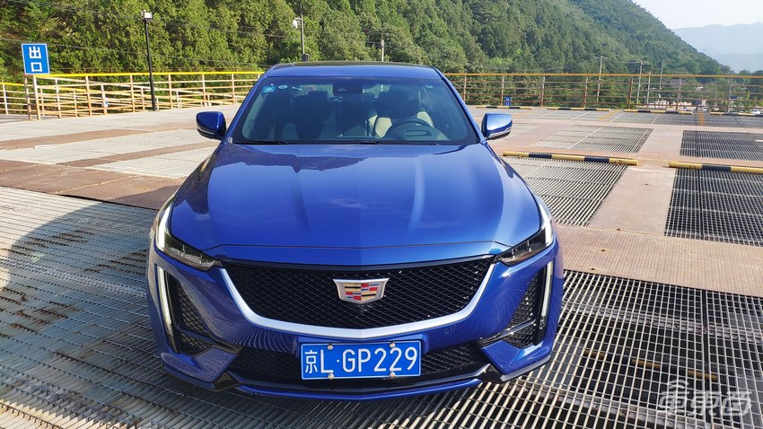 試駕凱迪拉克CT5 憑借越級(jí)運(yùn)動(dòng)性能否挑戰(zhàn)德系三強(qiáng)？