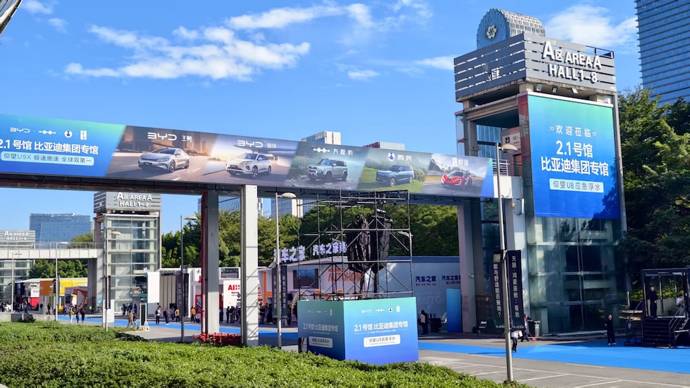 五大趋势看懂2025广州车展:增程纯电对攻,智驾成最大变量,华为稳坐“隐形C位”