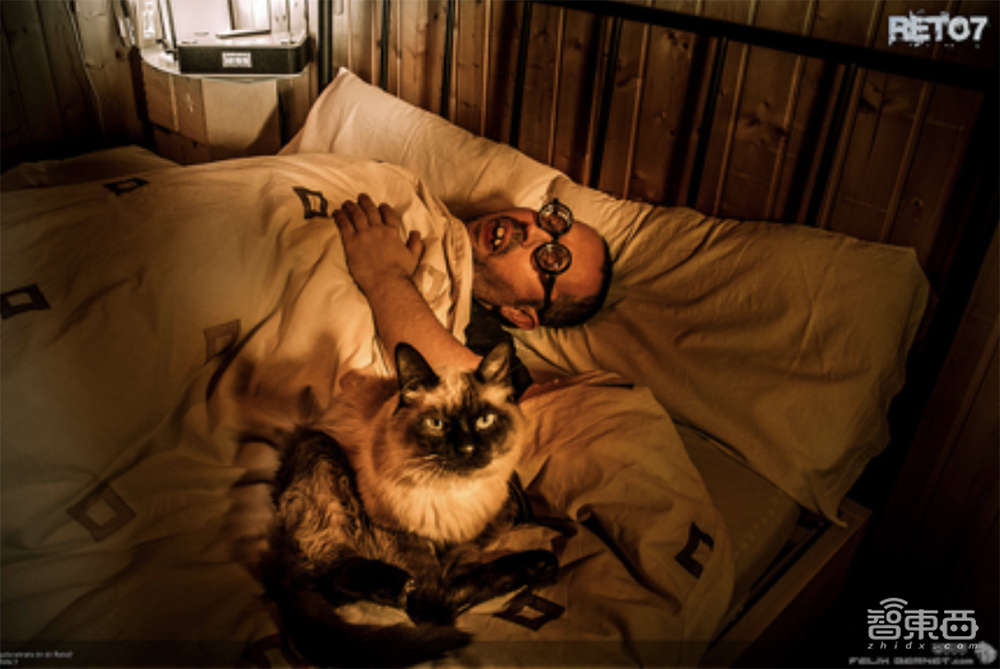 跟福尔摩斯抢活干！AI“读图会意”技能首超人类，刷新VQA挑战记录