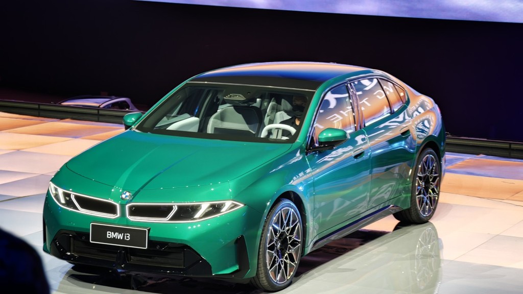 宝马新世代新车三箭齐发！iX3长轴版i3及全新7系落地中国