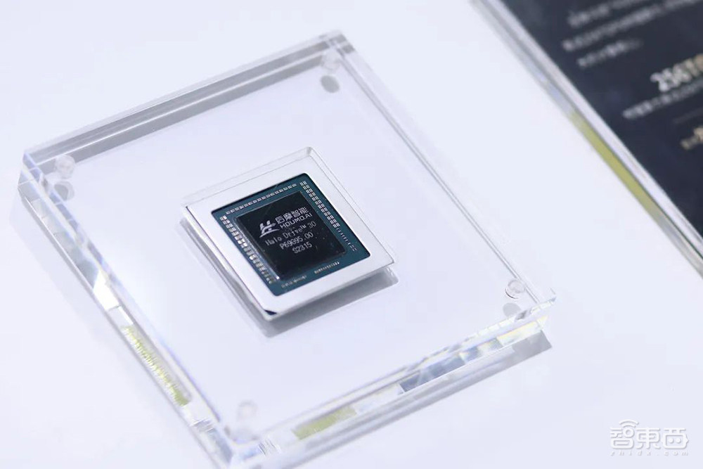 大模型乱斗，AI芯片狂欢