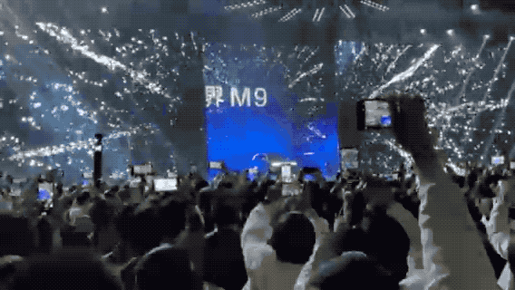 华为最强智选车46.98万开卖！能扛住卡车前后夹击，贴身大战理想L9