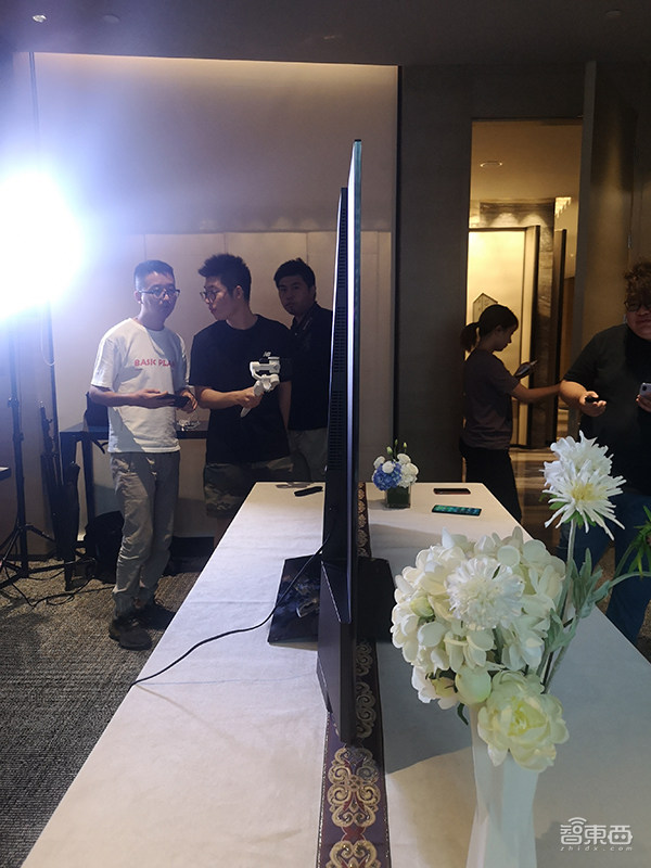 华为智慧屏首发体验!搭载鸿蒙OS+AI芯片,还有AI教你健身