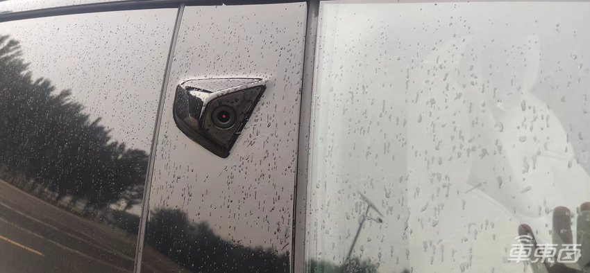 高合HiPhi Y首次OTA：两步完成所有车内操作，最快年底落地高速NOH