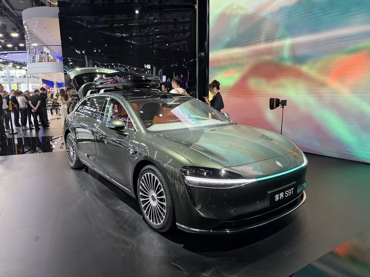 洋豪品牌一个没来！国产车价格战现场开打，暴走3万步看成都车展六大真相