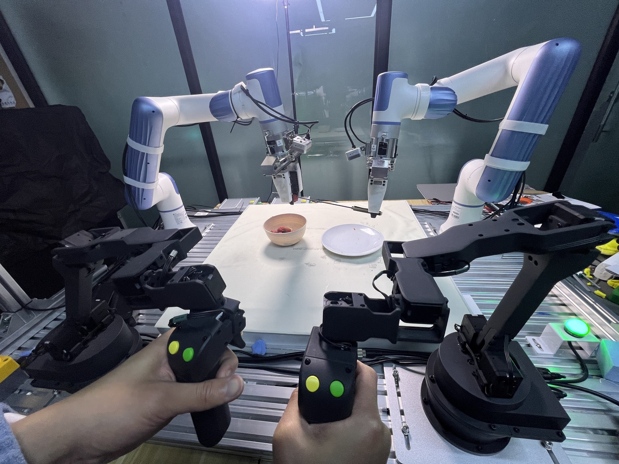 上海交大给具身智能发了一张“统考卷”，这会是机器人的LMArena吗？