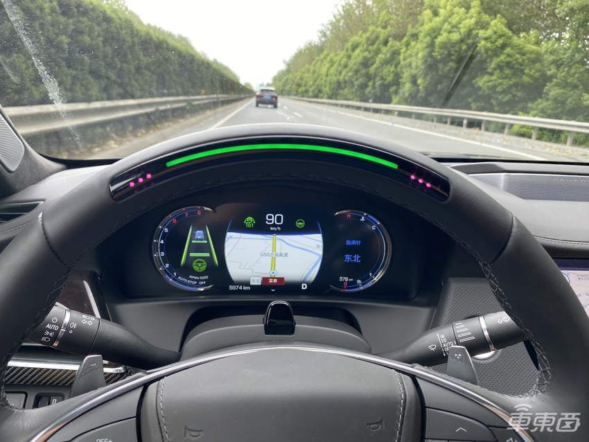 实测凯迪拉克超级巡航！上高速后可松手，司机看路就能走