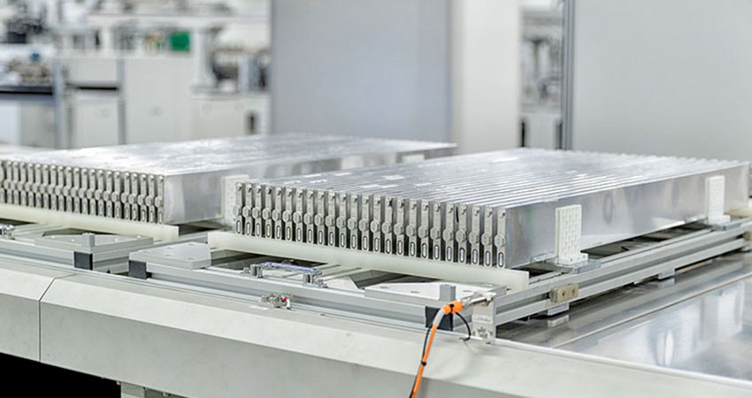 王传福的刀片，劈来了磷酸铁锂的春天