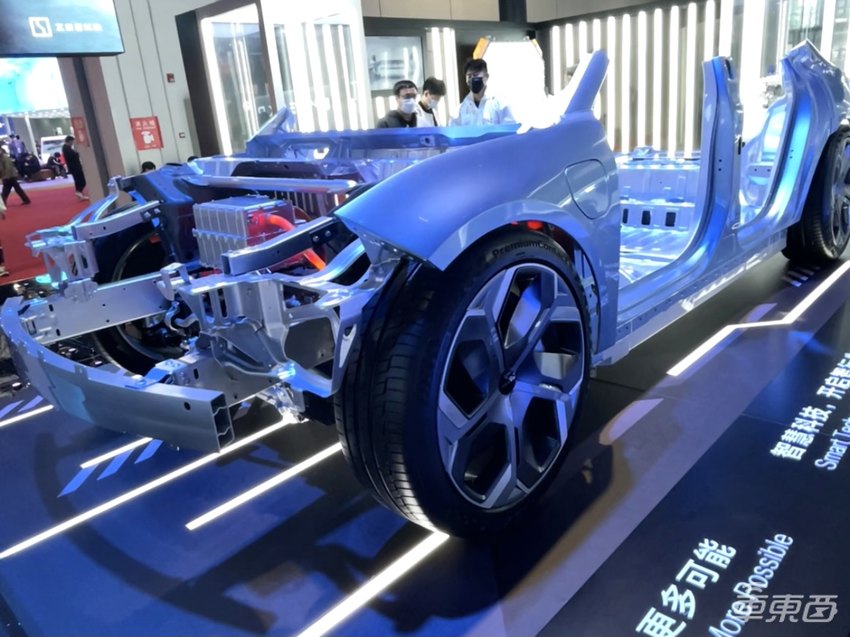 百度宣布造车100天，CEO夏一平称首款汽车明年亮相